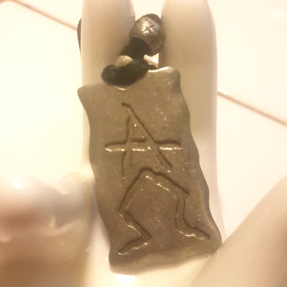 📿 Alpha & Omega Rune Necklace - Picture 5 of 6